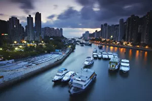 Images Dated 19th September 2011: Boats in Aberdeen Harbour at dusk, Aberdeen, Hong Kong, China