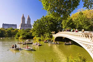 Images Dated 2nd February 2017: Boats on the Lake and Bow bridge in Central park, New York, USA