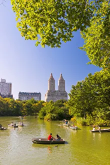 Images Dated 2nd February 2017: Boats on the Lake and Bow bridge in Central park, New York, USA