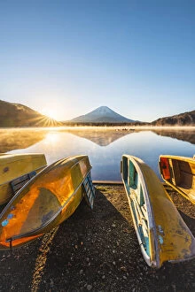 Mount Fuji Gallery: Boats moored at lake Shoji and Mt. Fuji, Yamanashi Prefecture, Japan