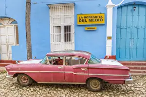 Bodeguita del Medio and classic American vintage car in Trinidad, Trinidad and Sancti
