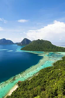 Images Dated 27th March 2020: Bodgaya Island, Tun Sakaran Marine Park, Semporna, Sabah, Borneo, Malaysia