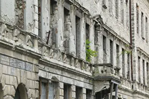 Images Dated 4th February 2008: Bosnia and Herzegovina, Mostar, War Damaged Building, Town Center