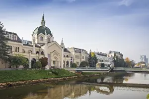 Bosnia and Herzegovina, Sarajevo, Festina Lente bridge leading to The Academy of Fine
