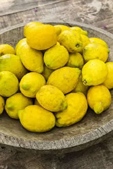 Images Dated 6th October 2017: Bowl of Lemons, Soller, Serra de Tramuntana, Mallorca (Majorca), Balearic Islands, Spain
