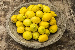 Images Dated 6th October 2017: Bowl of Lemons, Soller, Serra de Tramuntana, Mallorca (Majorca), Balearic Islands, Spain