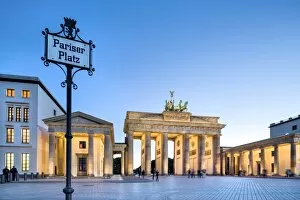 Images Dated 2015 May: Brandenburg Gate, Pariser Platz, Berlin, Germany