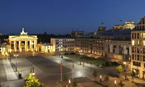 Images Dated 18th July 2011: Brandenburg Gate & Pariser Platz, Berlin, Germany