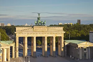 Images Dated 18th July 2011: Brandenburg Gate, Pariser Platz, Berlin, Germany