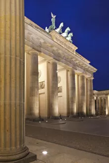 Images Dated 18th July 2011: Brandenburg Gate, Pariser Platz, Berlin, Germany