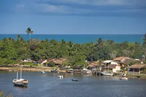 Brazil, Bahia, Caraiva, View of Caraiva village with the Caraiva in the foreground