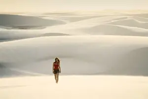 Brazil, Maranhao, Atins, Lencois Maranhenses national park, people standing in