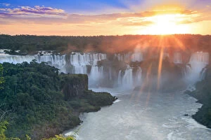 Images Dated 7th February 2018: Brazil, Parana state, sunrise over the Iguacu or Iguazu falls as photographed