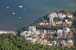 Images Dated 17th August 2010: Brazil, Rio De Janeiro, Urca, Sugar Loaf Mountain, View of Urca