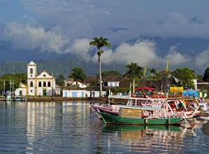 Brazil, State of Rio de Janeiro, Paraty, View of the colourful harbour and Santa Rita