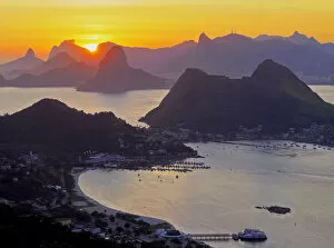 Images Dated 23rd September 2016: Brazil, State of Rio de Janeiro, Sunset over Rio de Janeiro viewed from Parque da