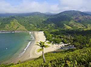 Brazil, State of Sao Paulo, Ilhabela Island, Elevated view of the beach in Bonete