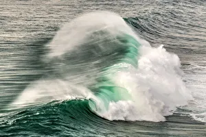 Breaking wave, Praia do Norte, Nazare, Centro, Portugal