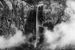 Images Dated 4th January 2018: Bridalveil Falls in Mist, Yosemite National Park, California, USA
