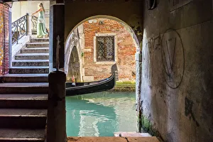 Peter Fischer Prints: Bridge with canal and gondola, Venice, Veneto, Italy