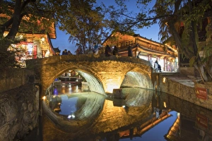 Bridge at dusk, Lijiang (UNESCO World Heritage Site), Yunnan, China Bridge at dusk, Lijiang (UNESCO World Heritage Site), Yunnan, China