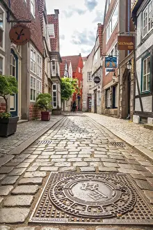 Federal State Prints: Bronze gully cover with Bremen city coat of arms in the historic Schnoor district