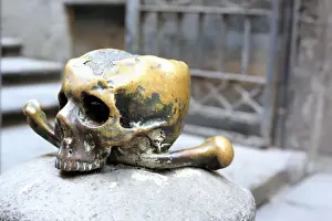 Bones Prints: Bronze scull and bones sculpture, outside Santa Maria delle Anime del Purgatorio ad