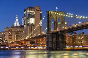 Images Dated 19th December 2019: Brooklyn Bridge at night, Manhattan, New York, USA