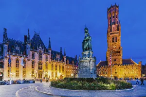 Images Dated 26th November 2019: Bruges town hall and Belfort (Beffroi) by night, Belgium