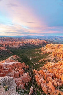 Images Dated 21st September 2023: Bryce Canyon amphitheater at sunset, Bryce Point, Bryce Canyon National Park, Utah, USA