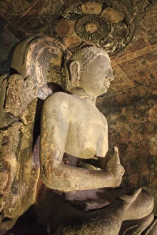 Images Dated 10th April 2008: Buddha, Cave 6, vihara (monastery), UNESCO World Heritage site, Ajanta, Maharashtra