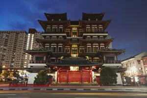 Buddha Tooth Relic Temple at dusk, Chinatown, Singapore