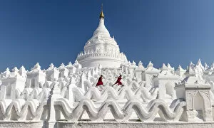 Images Dated 30th May 2017: Two Buddhist novice monks on the white pagoda of Hsinbyume (Myatheindan) paya temple