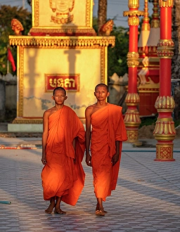 Bac Lieu Prints: Two Buddhist walking, Xien Can Pagoda, Bac Lieu, Mekong Delta, Vietnam