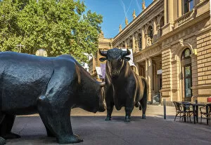 Images Dated 3rd November 2022: Bull and Bear in front of the Frankfurt Stock Exchange, Frankfurt, Hesse, Germany