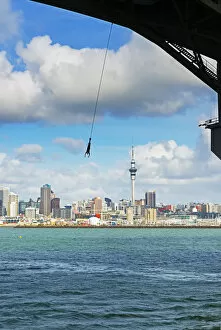 Images Dated 11th July 2013: Bungee jumping from Harbor Bridge, Auckland, New Zealand