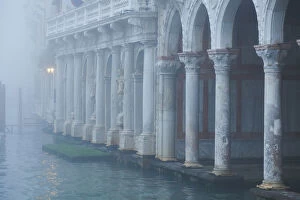 CaAA┬┤dAA┬┤Oro and Palazzo Giusti in Morning Fog, Venice, Veneto, Italy