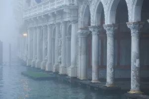 Arcade Prints: Caa'da'Oro and Palazzo Giusti in Morning Fog, Venice, Veneto, Italy