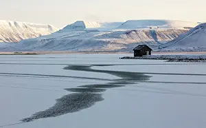 Svalbard Prints: Cabin in snowy arctiuc landscape, Longyearbyen, Spitsbergen, Svalbard, Norway