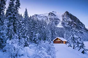 Images Dated 1st March 2017: Cabin in Winter, Lake Louise, Banff National Park, Alberta, Canada