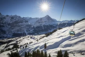 Images Dated 31st January 2022: Cable car to First, Grindelwald, Jungfrau Region, Berner Oberland, Switzerland