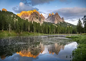 Images Dated 31st January 2020: Cadini di Misurina mountain group reflecting on Antorno Lake, Belluno Province, Dolomites