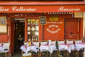 Tables Prints: Cafe in Montmartre, Paris, France