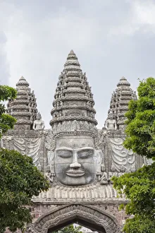 Battambang Prints: Cambodia, Battambang, Wat Kandal, entrance sculpture