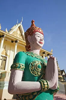 Buddha Gallery: Cambodia, Phnom Penh, Statues in Wat Botum