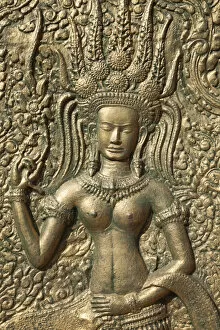 Images Dated 18th February 2011: Cambodia, Phnom Penh, Wat Phnom, Wall Relief depicting Apsara Dancer