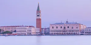 Images Dated 20th September 2019: Campanile and the Doges Palace, Piazza San Marco (St. Marks Square), Venice