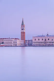 Images Dated 19th September 2019: Campanile and the Doges Palace, Piazza San Marco (St. Marks Square), Venice