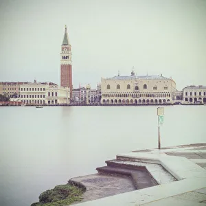 Images Dated 13th May 2021: Campanile and the Doges Palace, Piazza San Marco (St