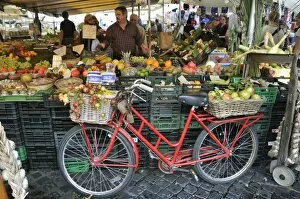 Images Dated 7th October 2013: Campo de Fiori food market. Rome, Italy